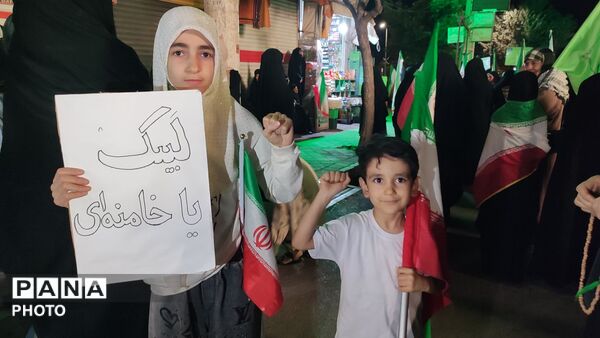 کودکان و نوجوانان پای کار انقلاب