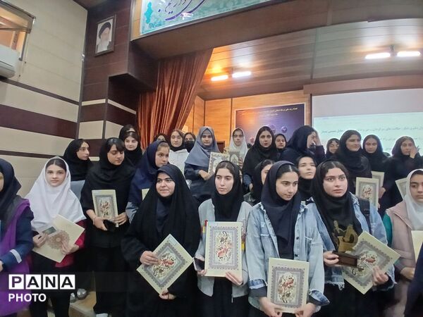 پژوهشگران جوان خرم‌آباد در آیین تجلیل جشنواره پژوهش‌سراها خوش درخشیدند