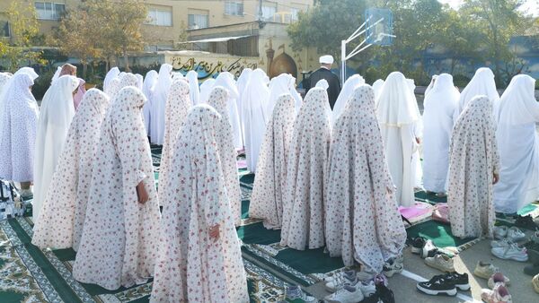 اقامه نماز باران در دبستان لطیفه