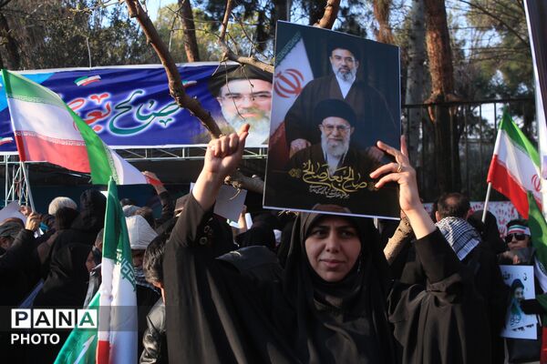 بیعت مردم تهران با سومین رهبر انقلاب