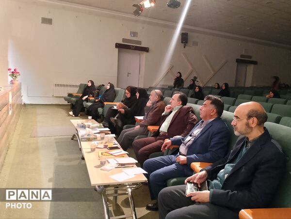مسابقات تئاتر صحنه ای دختران در شهرستان کاشمر