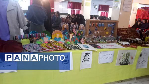 برپایی نمایشگاه به‌مناسبت هفته پژوهش در مدرسه کمایی‌مقدم یاسوج