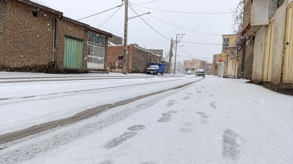 بارش نعمت الهی برف در شهرستان زیبای نیشابور 