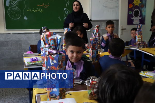 نواخته شدن زنگ شکوفه‌ها در یزد