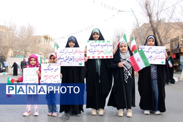 مردم غیرتمند یزد بار دیگر صحنه‌ای از همبستگی ملی را رقم زدند