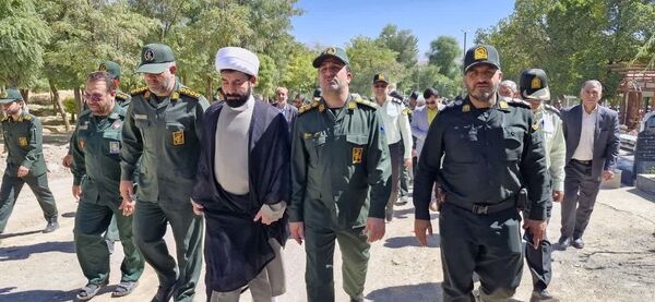 غبارروبی مزار شهدا به‌مناسبت هفته دفاع مقدس در نورآباد 