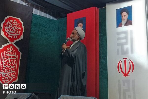 برپایی نماز استغاثه به امام زمان (عج) در میدان نماز شهرری 