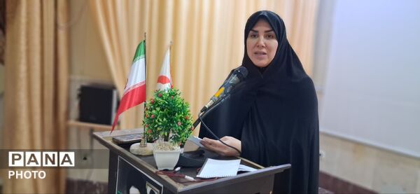 افتتاح نمایشگاه نقاشی  شهدای دانش آموز میناب مهربان