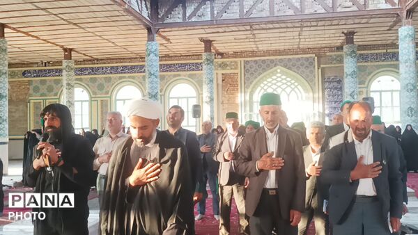 زمزمه دعای عرفه توسط مردم مومن شهربار نیشابور