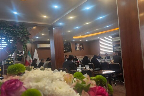 نشست هم‌اندیشی معاونین آموزش متوسطه در اداره رباط‌کریم