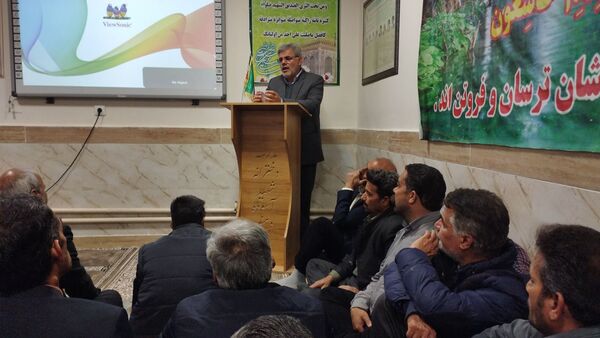 جلسه انجمن اولیان و مربیان در دبیرستان شهید محمد آسوده شهرستان خلیل آباد