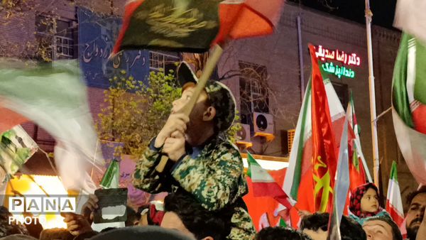 تجمع گسترده مردمی در مسجد جامع نیشابور و تشییع دو شهید جنگ رمضان