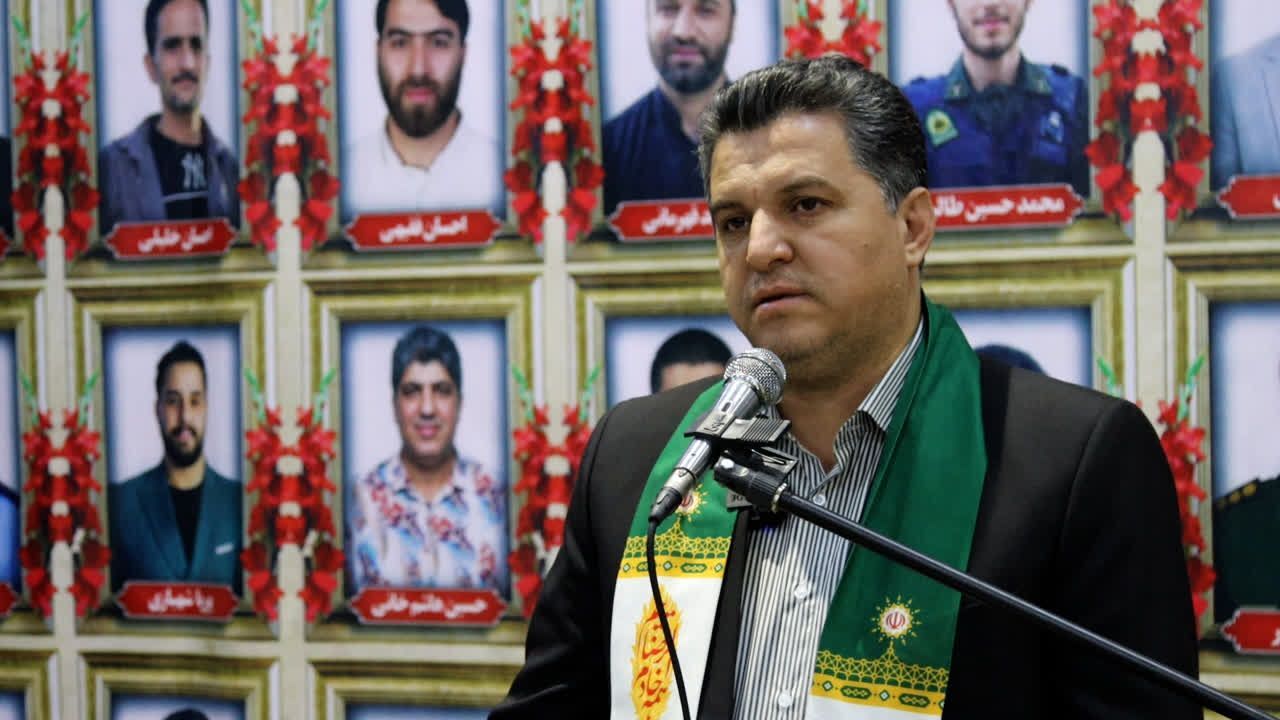 خون پاک شهیدان در کنار صلابت مقام معظم رهبری، استواری ایران را تضمین کرده است