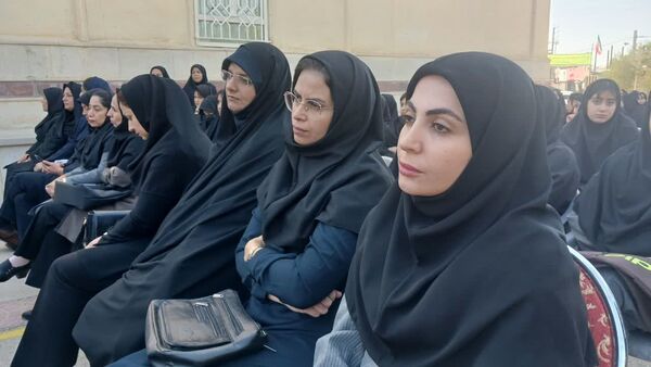 نواختن زنگ استانی مهر، ایثار و مقاومت در مدرسه نمونه دولتی ۹ دی به مناسبت آغاز سال تحصیلی و هفته دفاع مقدس