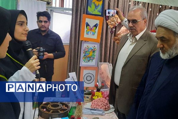 برگزاری نمایشگاه دستاوردهای دانش آموزان دخترانه دبیرستان حکمت ناحیه دو شهرری 