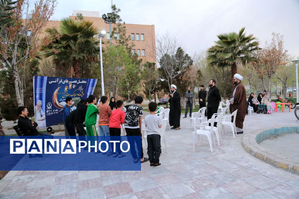 محفل جزء‌خوانی قرآن کریم در بوستان‌های قم