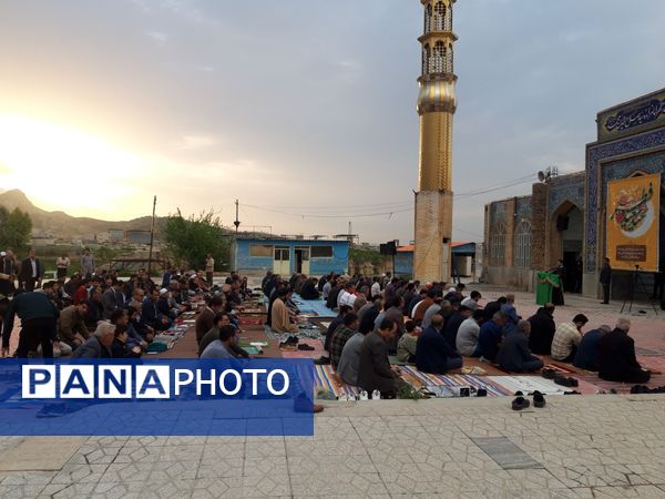 نماز عید بندگی، در جوار امامزاده سید صلاح الدین محمد اقامه شد