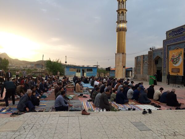 نماز عید بندگی، در جوار امامزاده سید صلاح الدین محمد اقامه شد