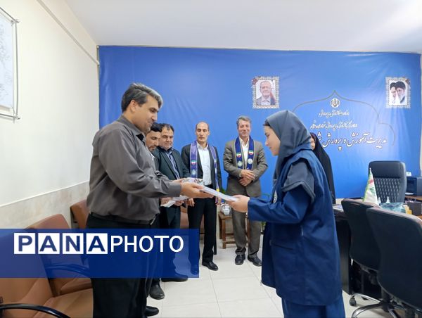 نشست مدیر آموزش و پرورش فاروج با دانش‌آموز خبرنگاران پانا