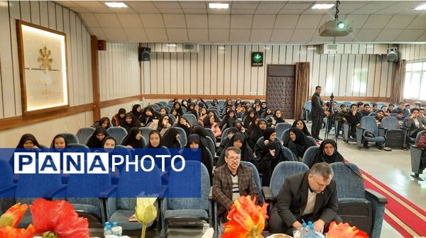 اولین نشست روسای تشکل‌های دانش‌آموزی مدارس سمپاد استان در دبیرستان فرزانگان ۲دوره دوم ناحیه۷ مشهد 