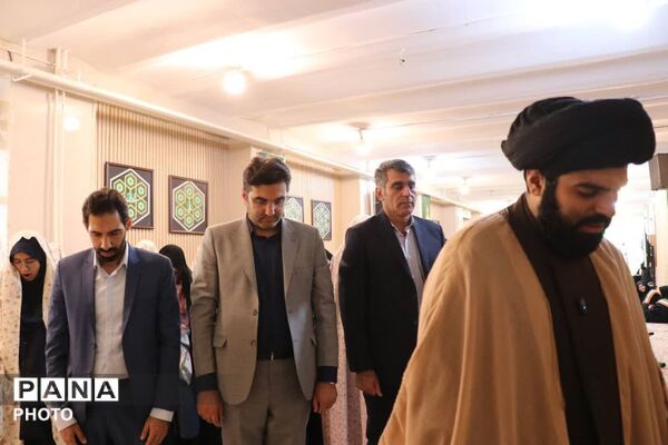 اقامه نخستین نماز مهرماه در هنرستان آل‌یاسین