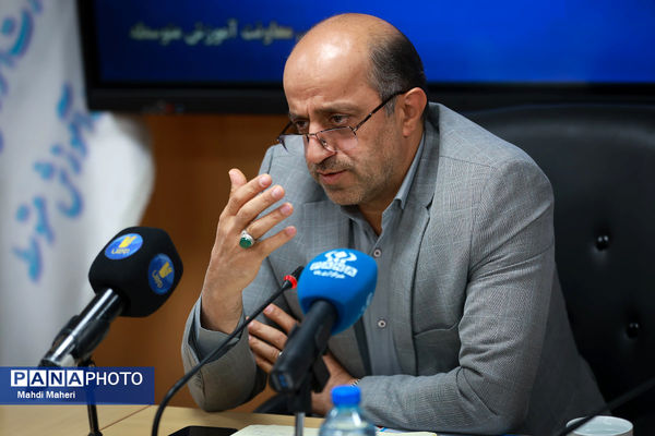 نشست صمیمی معاون آموزش متوسطه وزارت آموزش و پرورش با دانش‌آموز خبرنگاران خبرگزاری پانا