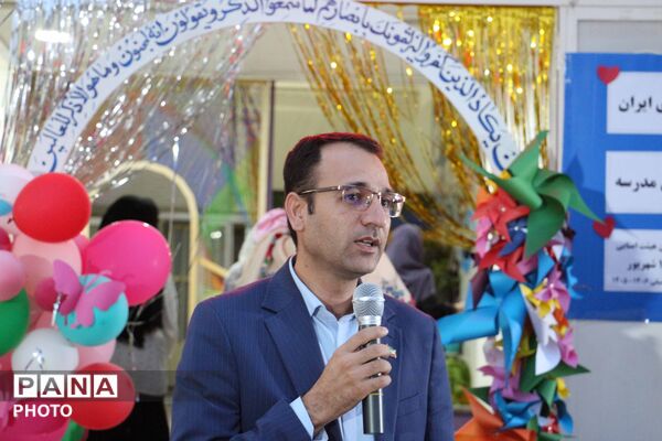 جشن شکوفه‌ها در مدرسه ۱۷ شهریور بجنورد با یاد دختران شهید میناب
