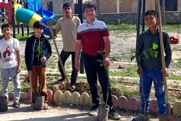 از خون ایثار تا سبزیِ امید؛ غرس ۶۰۰ درختِ نام‌دار در دلِ فیض‌آباد