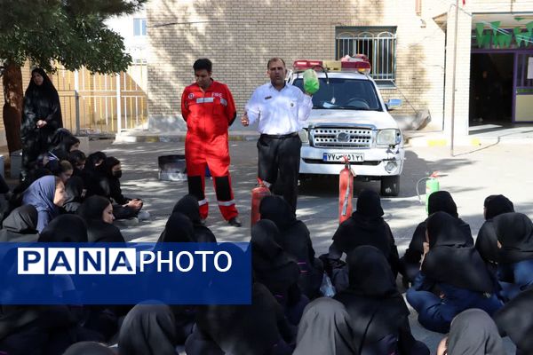 آموزش رایگان اطفای حریق برای ۹۹ دانش‌آموز ماهدشت کرج