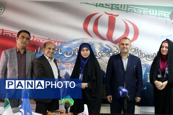 تقدیر از طلایه‌داران آگاهی در مازندران 