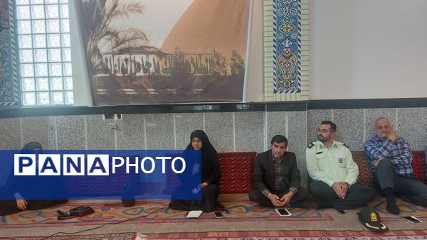 برگزاری میز خدمت به‌مناسبت هفته دولت در بلده