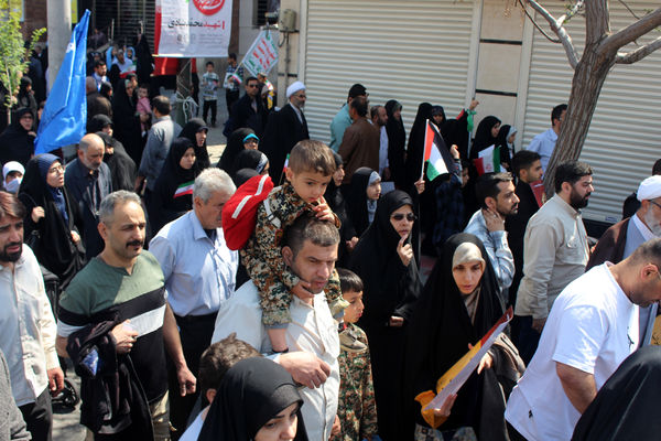 حضور عزتمندانه مردم قم در راهپیمایی آخرین جمعه ماه رمضان