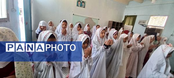 حضور پرشور دانش‌آموزان پایه چهارم دبستان شهید تنیده در نماز جماعت