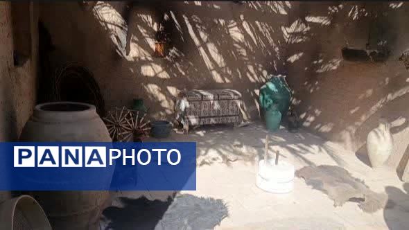 بازدید دانش‌آموزان دبیرستان علوم و معارف اسلامی صدرا از نمایشگاه حدیث غربت