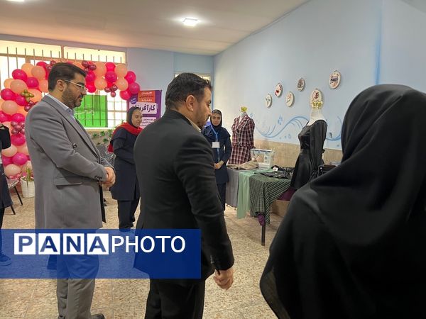 برگزاری جشنواره هفته ماها در مدرسه کارآفرینان بهارستان 2