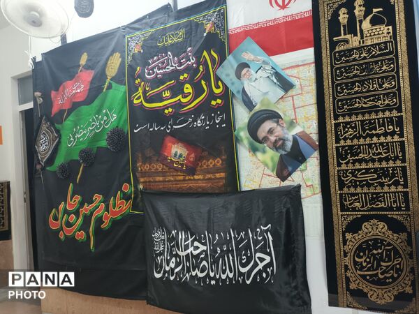 دبستان معراج منطقه ۱۰ تهران میزبان زائران مراسم تشییع رهبر شهید 