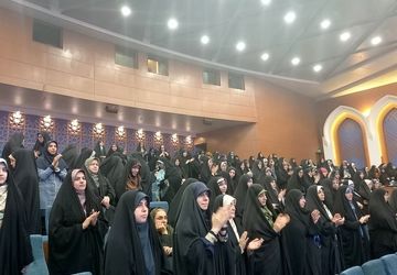 تکریم مقام معلم باید در جامعه فراگیر شود/ معلمان باید قدر جایگاه خود را بدانند چون آینده ایران اسلامی را می‌سازند