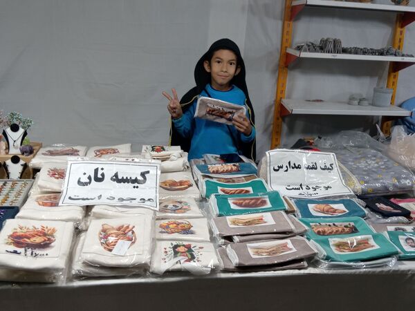 نمایشگاه صنایع دستی در محله طلاب مشهد