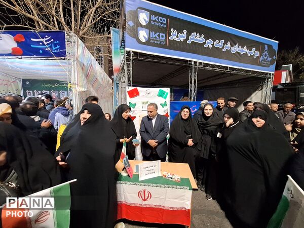دیوار آرزوها با دلنوشته‌های آرمانی دانش‌آموزان 