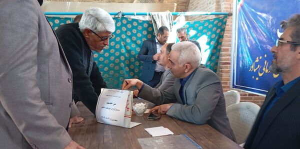 میز خدمت در آخرین نماز جمعه آبان ماه