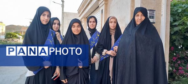 دیدار دانش‌آموزان دبیرستان بهار آزادی با همسر شهید مجید رجایی