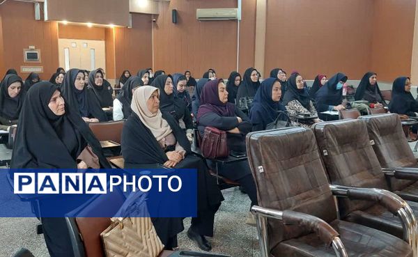 کارگاه توانمندسازی مراقبین و رابطین سلامت مدارس ناحیه۶
