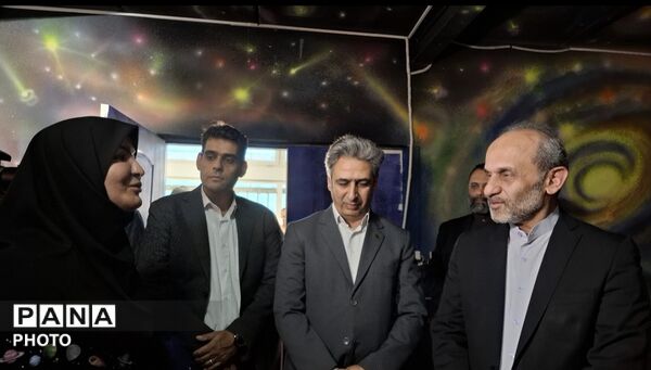 نواخته شدن زنگ مهر و آغاز فعالیت‌های آموزشی در دبستان پسرانه رازی با حضور رئیس سازمان صداوسیما
