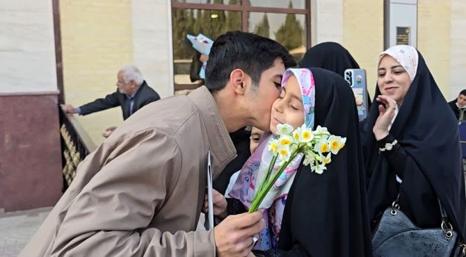 روایت پانا از استقبال معنوی دانش‌آموزان زائر حج عمره در فرودگاه شهید صدوقی یزد