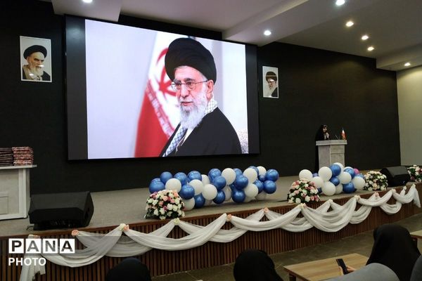 تقدیر از برگزیدگان استانی و منطقه‌‌ای مسابقات علمی پژوهشی 