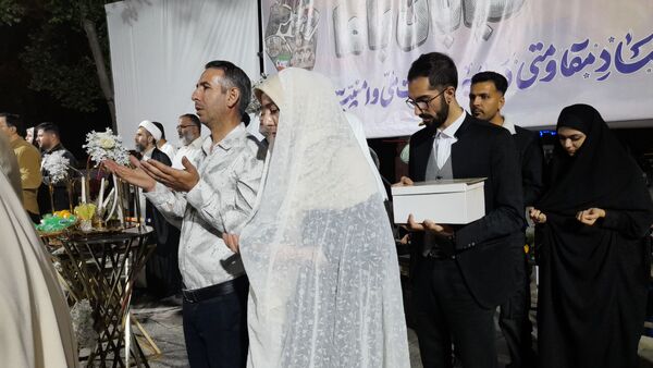 شب هشتادم، روایت عشقی خارج از قاب پیوند دو دل در میان خروش خیابان‌ها