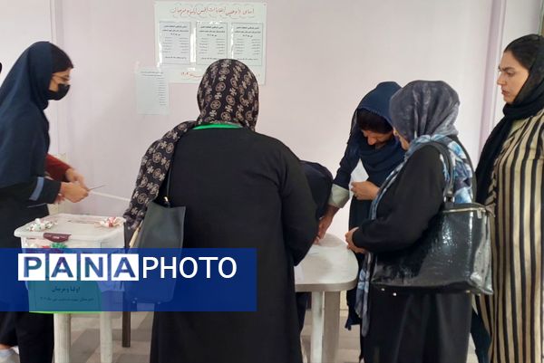 اولین جلسه انجمن اولیاء و مربیان دبیرستان دخترانه شهید محمد تقی دستغیب 