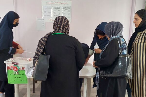 اولین جلسه انجمن اولیاء و مربیان دبیرستان دخترانه شهید محمد تقی دستغیب 