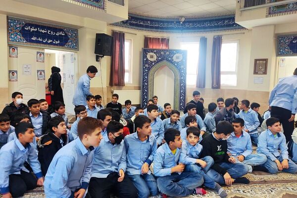 معاینات پزشکی دانش‌آموزان مدرسه انصارالمهدی قرچک