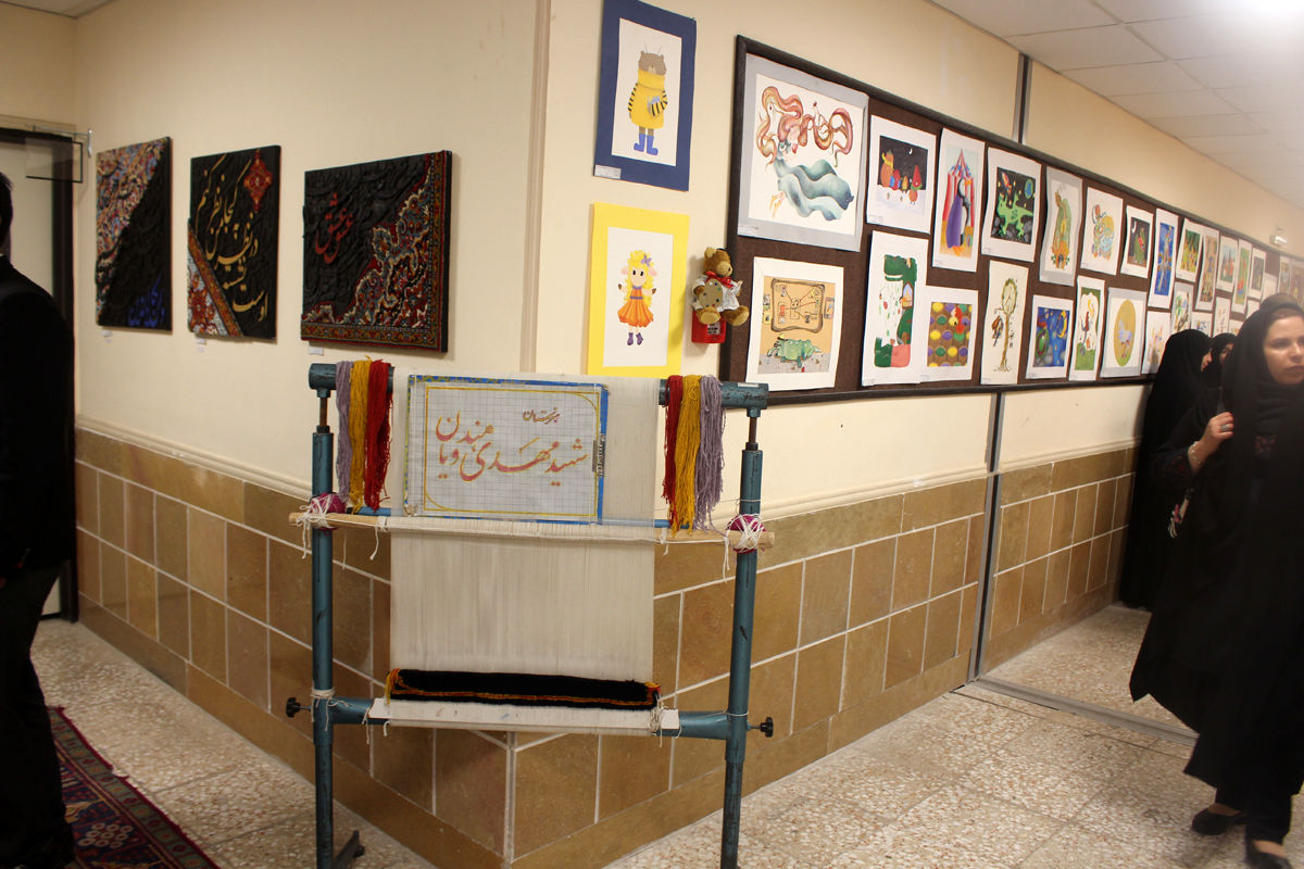 برپایی نمایشگاه هفته مشاغل در هنرستان شهید مهدی هندویان قم